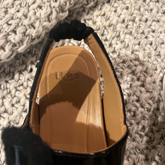 Ugg Le Fluff Sandals - Picture 4 of 7